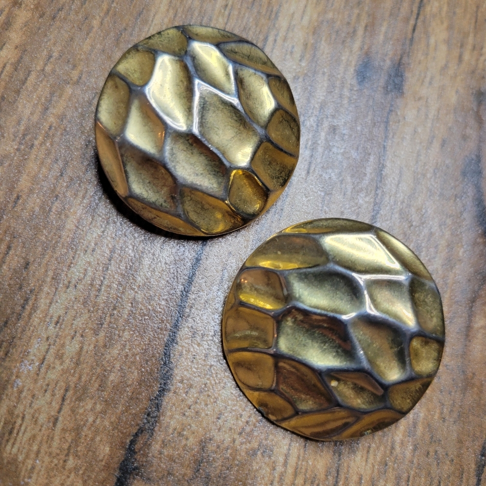 vintage 80s hammered gold pair of earrings